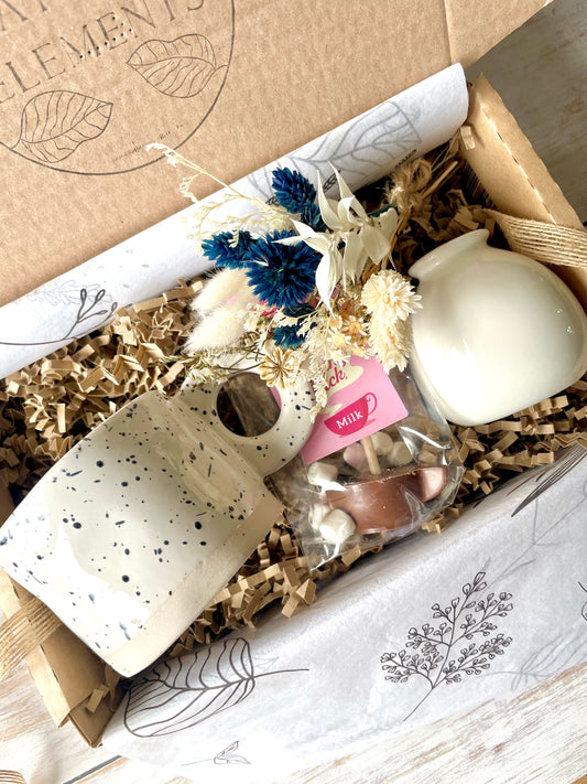 Gift Box with Dried Flowers, Vase, Mug and Hot Chocolate Stirrer