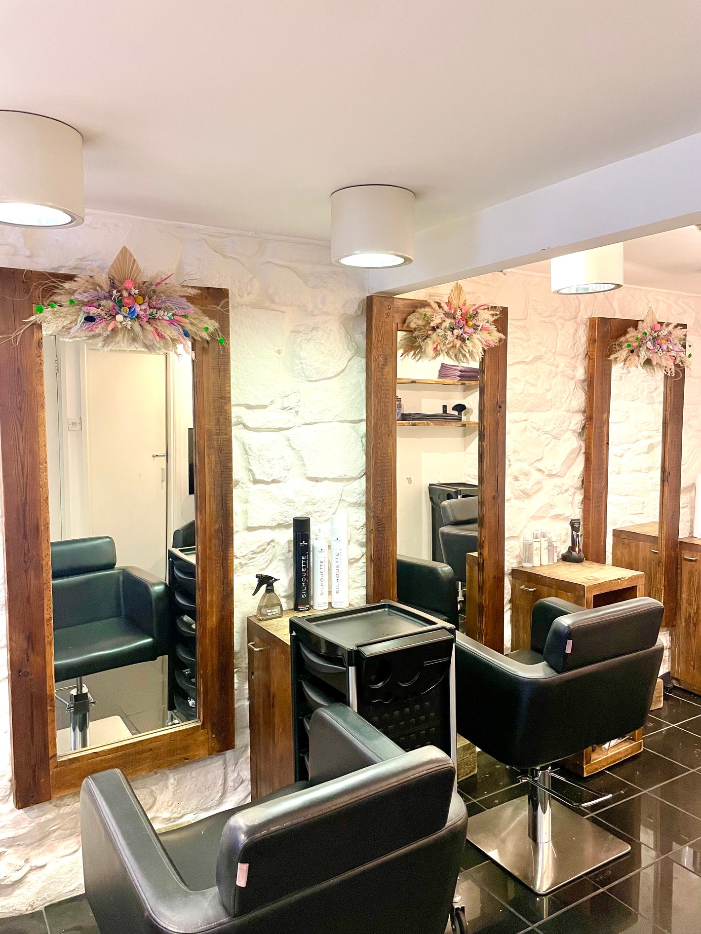 Unique Hair Salon Dried Flower Decor